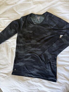 Athleta camo Long Sleeve Athletic Top